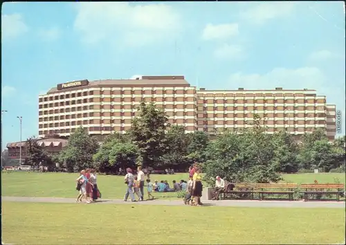 Mitte Berlin Palasthotel - Außenansicht mit Parkanlage g1980
