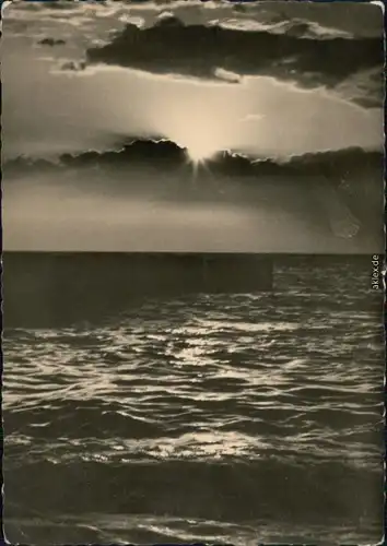 Ansichtskarte Allgemein Mecklenburg Vorpommern Sonnenuntergang am Meer 1957