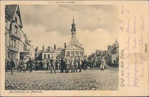 Ansichtskarte Péronne Soldaten auf dem Marktplatz 1915 