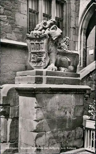 Ansichtskarte Göttingen Rathaus: Wappen und Löwe am Aufgang 1960