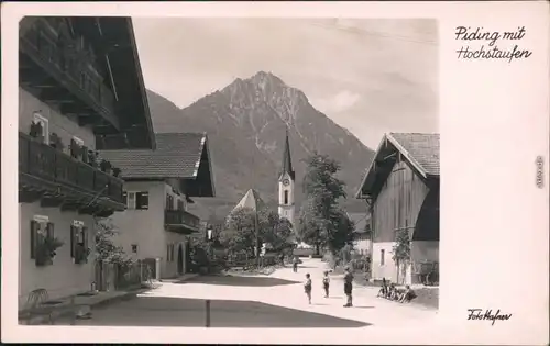 Ansichtskarte Piding Straßenansicht, Kirche, Berg Hochstaufen 1950 