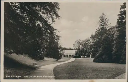 Ansichtskarte Bad Wildungen Kurgarten mit neue Wandelhalle 1941