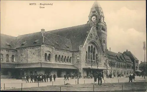 Ansichtskarte Metz Patie am Hauptbahnhof - belebt Soldaten 1914 