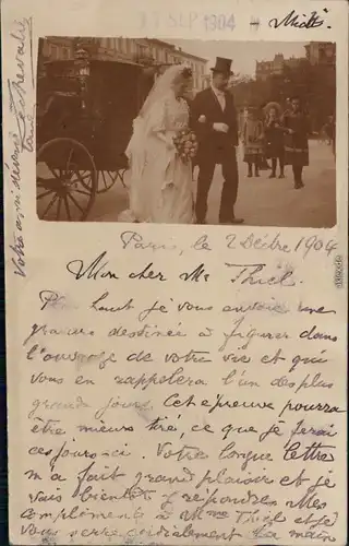 Paris Hochzeit - Gruppenfotos - Brautpaar steigt aus der Kutsche 1904 