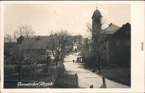 Ansichtskarte Ammelsdorf-Dippoldiswalde Straße, Häuser, Kirche g
1954
