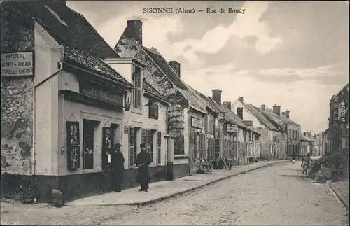 Ansichtskarte Sissonne Geschäfte in der Rue de Roucy 1914 