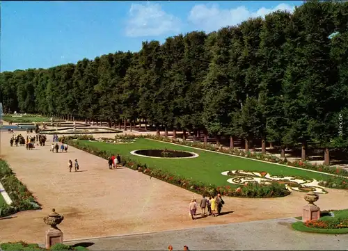 Ansichtskarte Schwetzingen Schlossgarten mit Besuchern 1980