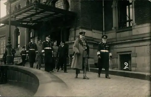 Ansichtskarte  Privatforo Ak Ranghohe Soldaten am Bahnhof 1918 