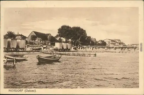 Strand mit Booten - Umkleidekabinen