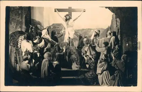 Oberammergau Passionsspiele: Jesus am Kreuz umringt von Menschen 1930 Privatfoto