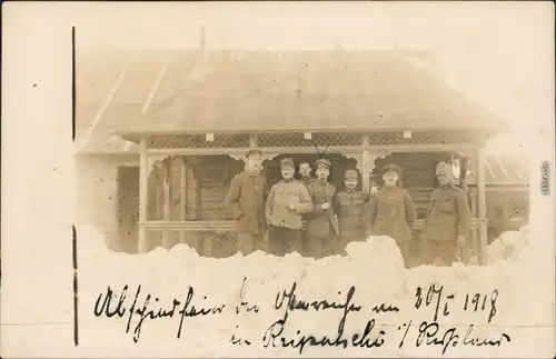 _Russland allgemein Saldaten vor einem Haus - WK 1 - Rußland 1918 