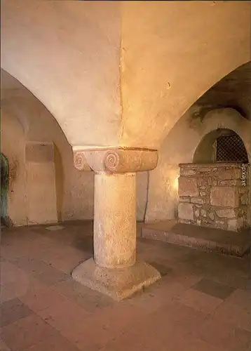 Fulda Michaeliskirche - Mittelsäule der Krypta mit ionischem Spiralkapitell 1987