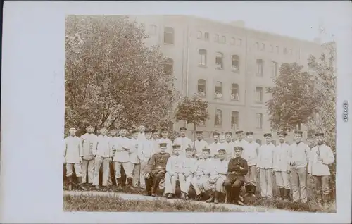Ansichtskarte  Soldaten vor Kaserne - Militaria WK1 1916 