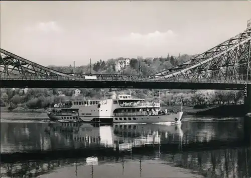 Loschwitz-Dresden Fahrgast-Luxusschiff am Blauen Wunder 1975