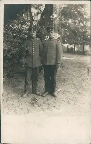 Ansichtskarte  Soldaten im Park - Militaria WK1 Privatfoto Ak 1916 