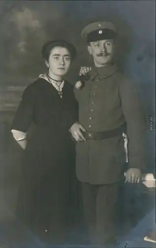 Ansichtskarte  Soldat mit seiner Frau, Privatfoto AK - WK1 1916 