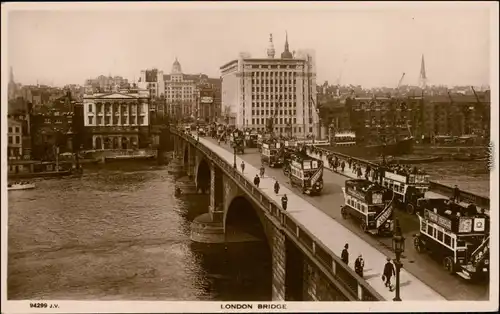 Ansichtskarte London London Bridge mit vielen Doppelstockbussen 1930