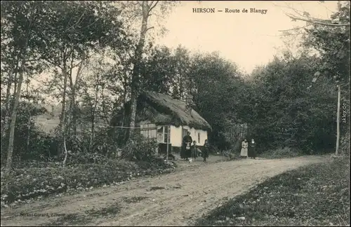 CPA Hirson (Aisne) Route de Blangy Frau vor Bauernhaus 1920