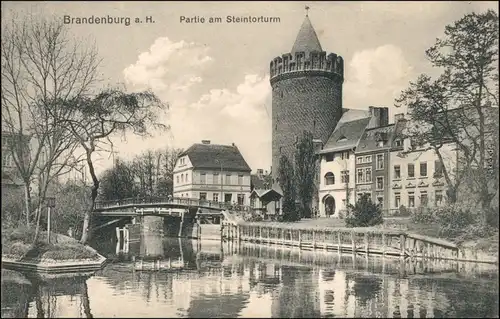 Ansichtskarte Brandenburg an der Havel Steintorturm Straße u. Kiosk 1920