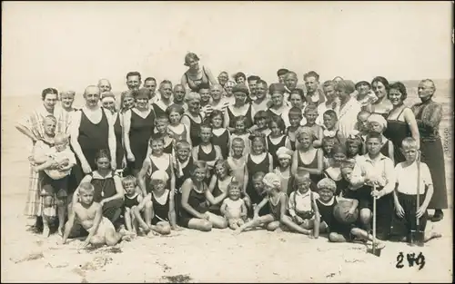 Ansichtskarte Zingst-Darss Gruppenbilld am Strand 1919 