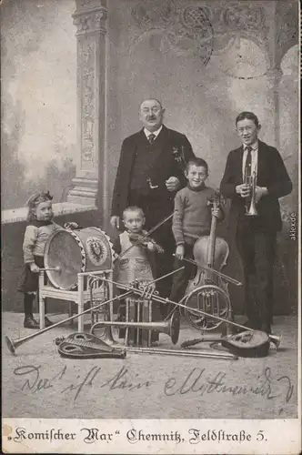 Chemnitz  Komischer Nar - Feldstraße 5 - Familienfoto mit Musikinstrumente 1916