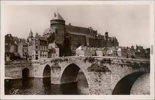 CPA Laval (Mayenne) Brücke und Burg 1943