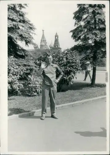 Foto Moskau Москва́ Mann vor Kreml 1968 Privatfoto 