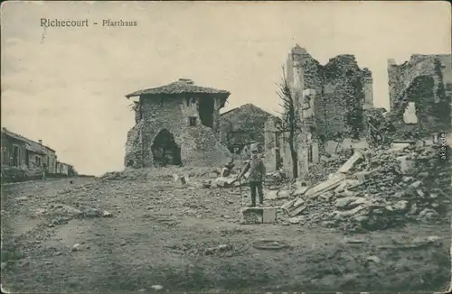 CPA Richecourt (Meuse) Zerstörter Ort mit Deutschen Soldaten 1916 