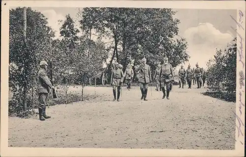  Soldaten: Gruppenbilder/Soldatengruppe - der General beim inspizieren 1915