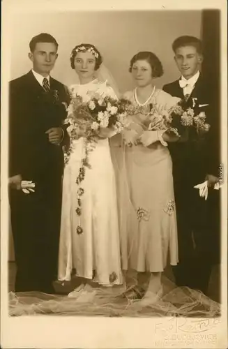 Ansichtskarte  Hochzeit - Gruppenfotos - Doppelhochzeit mit Pärchen 1930 