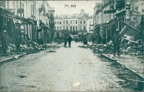 Ansichtskarte  Feldpostkarten 1. WK - zerstörte Stadt, Soldaten 1917