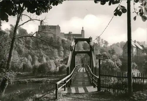 Rochsburg-Lunzenau Hängebrücke mit Blick zum Schloss Rochsburg 1977