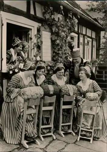 Ansichtskarte _Sachsen Frauen in historischen Trachten des 18. Jh. 1975