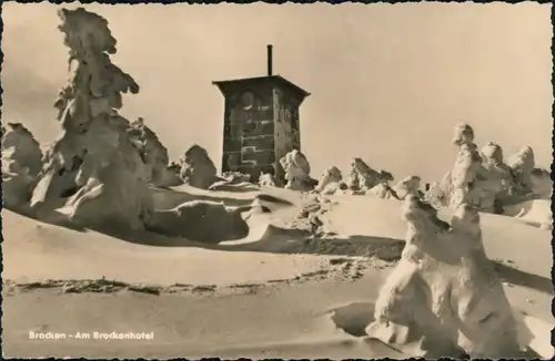 Ansichtskarte Ilsenburg (Harz) verschneiter Brocken, am Hotel 1957
