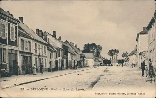 CPA Sissonne Rue de laon 1906 