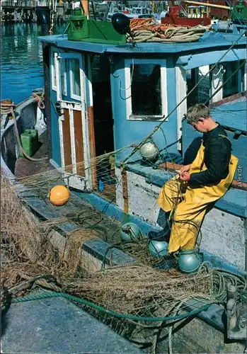 Ansichtskarte Büsumer Deichhausen Hafen, Fischerkutter mit Junge 1979