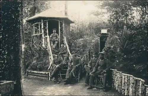  Soldaten am Lager und Unterstand - Privatfoto Ak 1916 Privatfoto 