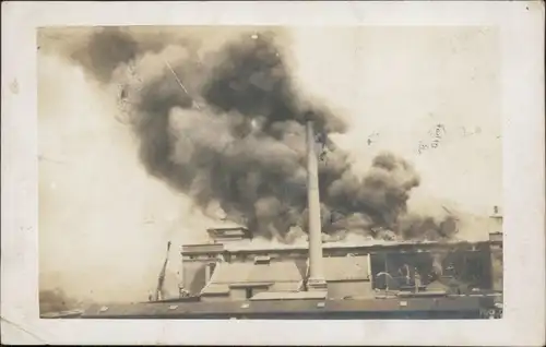Ansichtskarte  Brand einer Fabrik - Privatfoto Ak 1922 