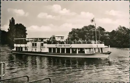 Berlin Berliner Fahrgastschiff MS "Ernst Reuter" auf der Havel 1965