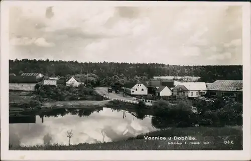 Postcard Wosnitz Voznice bei Dobříš/Ansicht mit Autos und See 1930