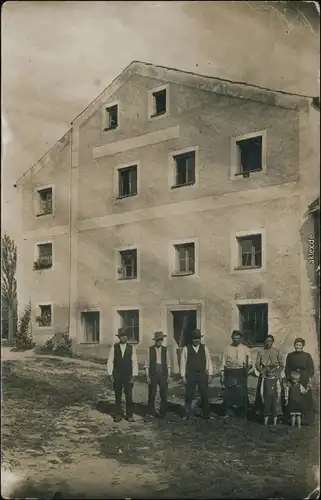 Deggendorf Arbeiter und Familie vor großem Haus - Privatfoto 1922 Privatfoto 