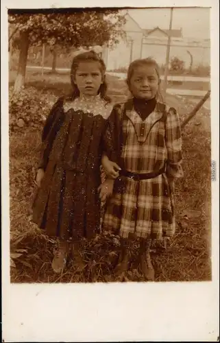 Foto  zwei Mädchen - Kleidung - Zeitgeschichte Mode 1922 Privatfoto 