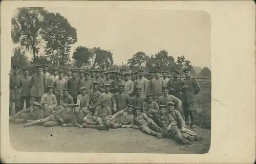 Ansichtskarte  Gruppenfoto, Militaria WK1 - Häuser Frankreich 1916 