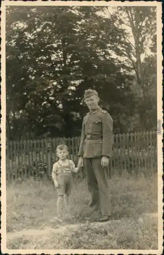 Foto  Soldat mit Jungen in Lederhosen Vater Sohn 1939 Privatfoto