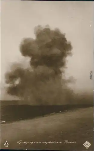 Ansichtskarte  Fotokarte - Sprengung einer angetriebenen Seemine 1916 