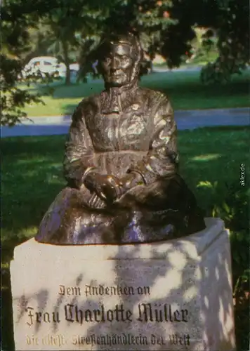 Ansichtskarte Göttingen Charlotte-Müller-Denkmal am Bahnhof 1995