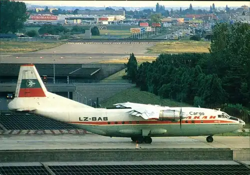 Orly Propellerflugzeug: Balkan Cargo AN-12 (LZ-BAB) Paris Orly 1990