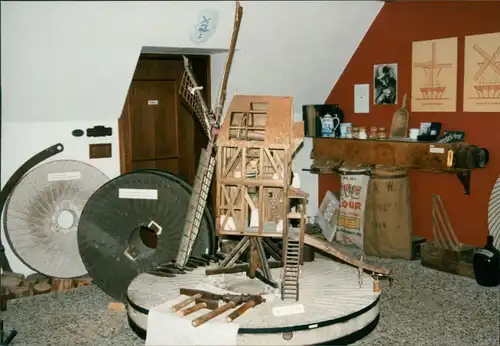 Foto Suhlendorf Bockwindmühle: Museum - Modell im Bau 1996 Privatfoto