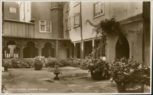 Postcard Windsor Windsor Castle: Canon's Cloister 1932