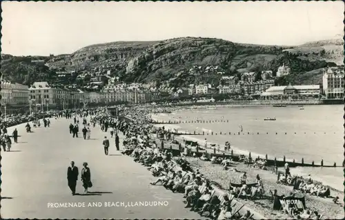 Postcard Llandudno (Wales) Promenade and Beach/Promenade und Strand 1964